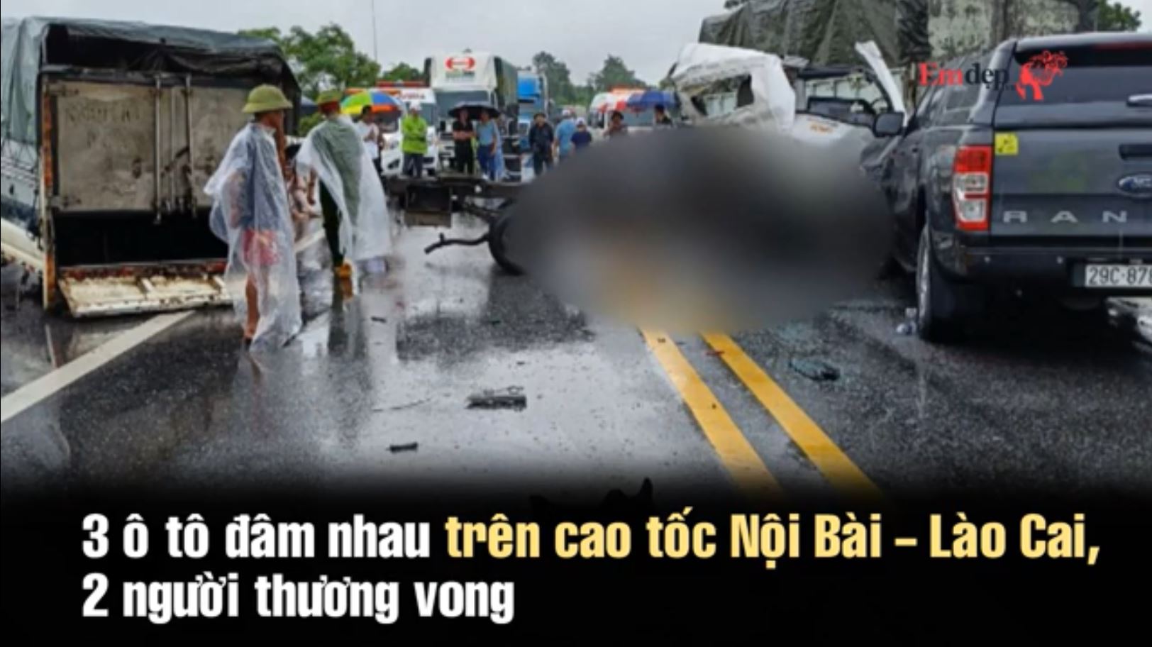 3 ô tô đâm nhau trên cao tốc Nội Bài - Lào Cai, 2 người thương vong